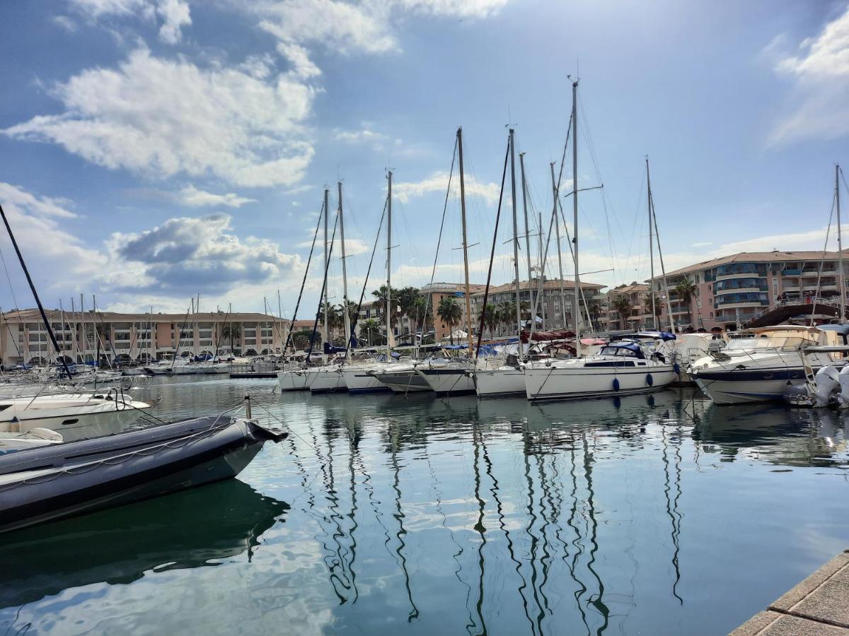 Apartment Coeur Marina Climatise Terrasse Parking Frejus
